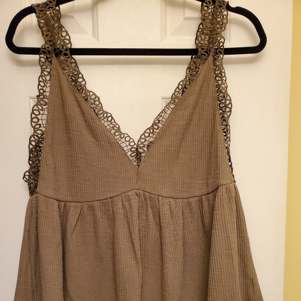 UMGEE BRAND BABYDOLL TANK NWT MEDIUM OLIVE GREEN